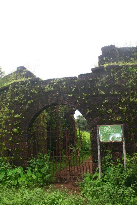 Alorna Fort Pernem - Download Goa Photos